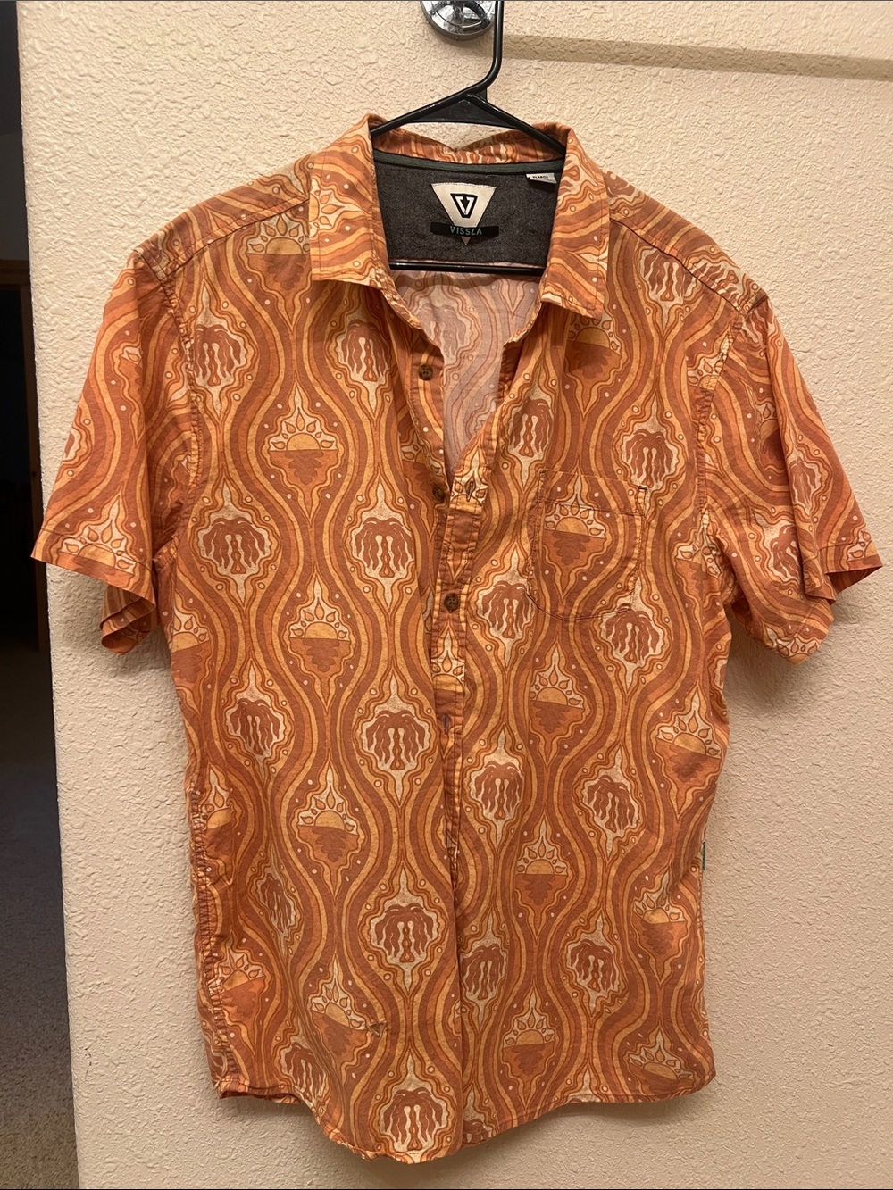 VISSLA Orange Pattern Short Sleeve Button-Up Shirt